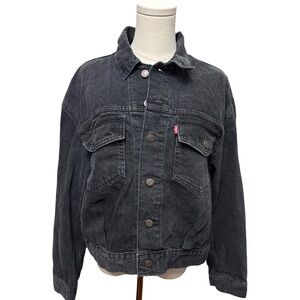 Levi’s Black Denim Jacket - size L